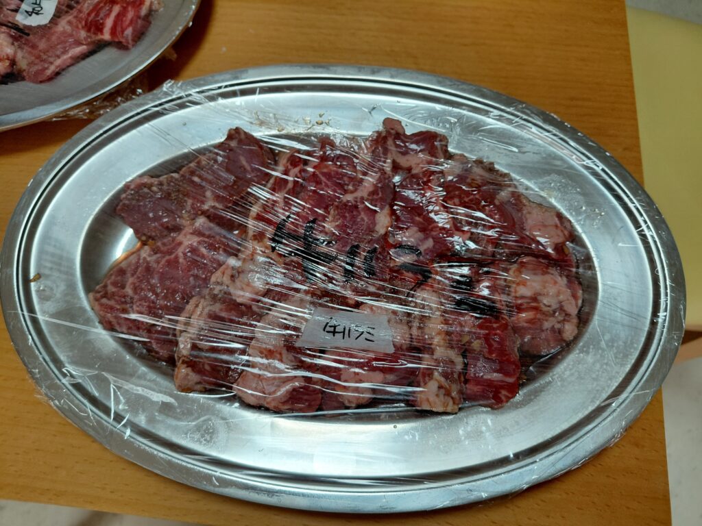 牛肉の人気部位ハラミ。横隔膜の筋肉で、赤身のような食感と濃厚な旨みが特徴です。