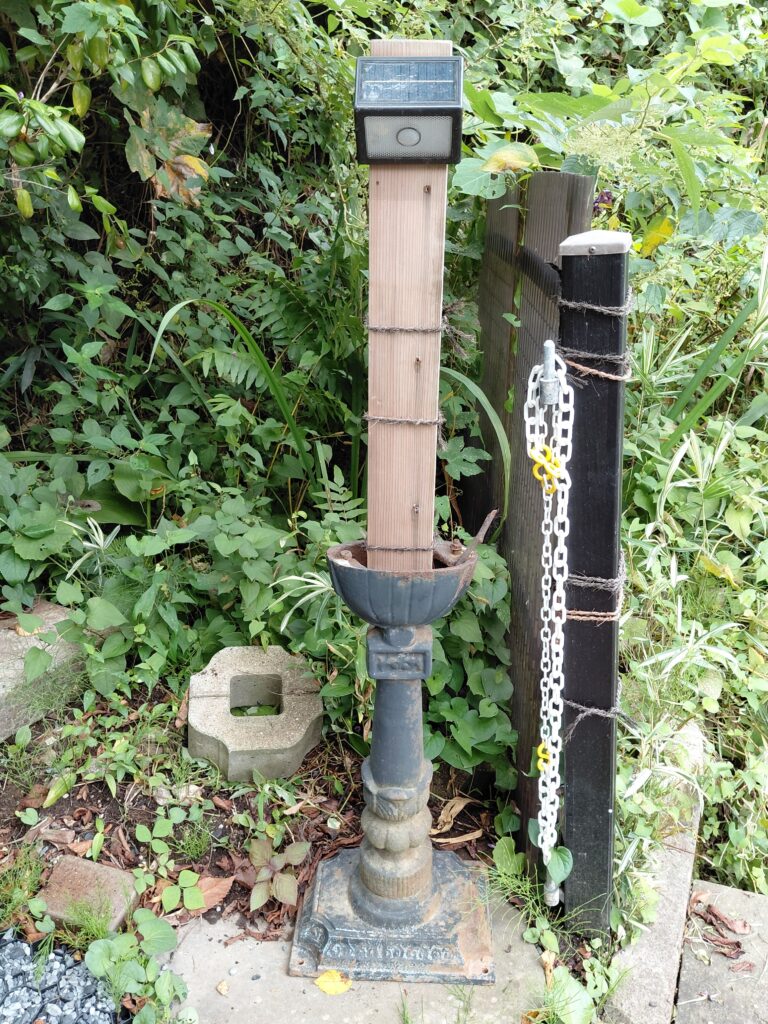 旧ポスト脚を使ったソーラーライト台座