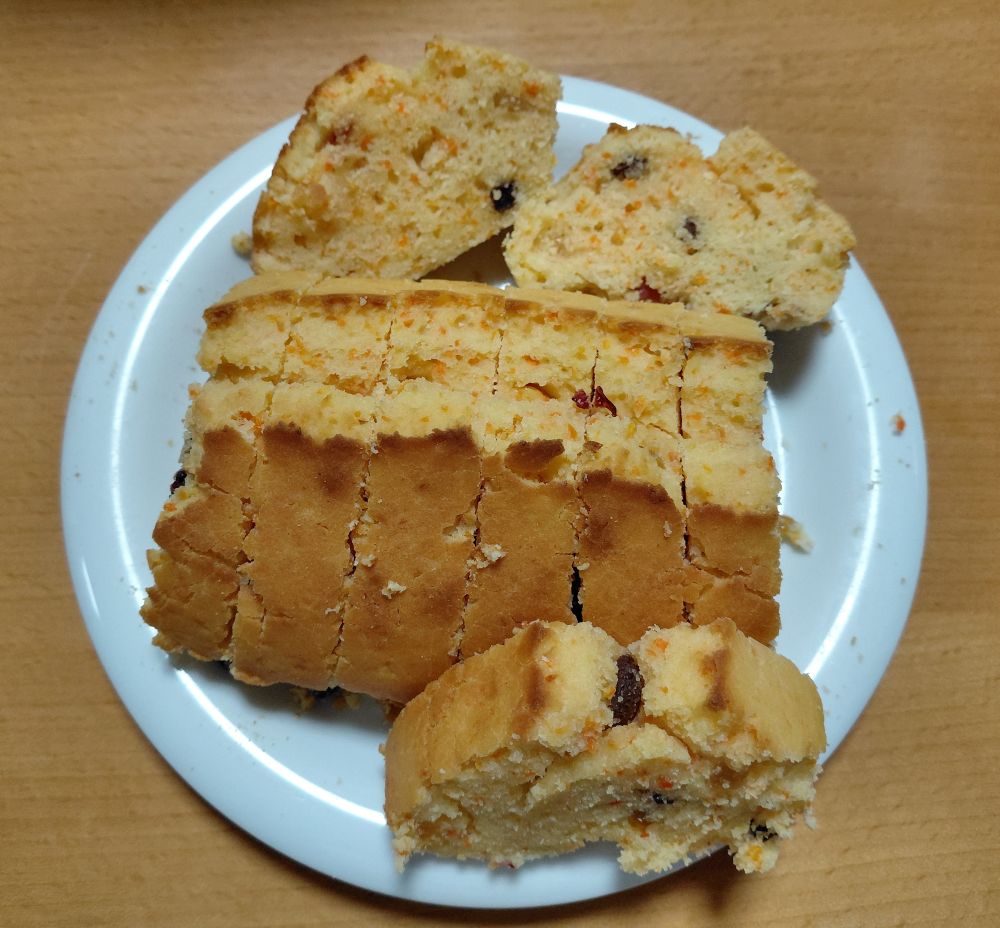 にんじんパウダーを練り込んだ手作りパウンドケーキ